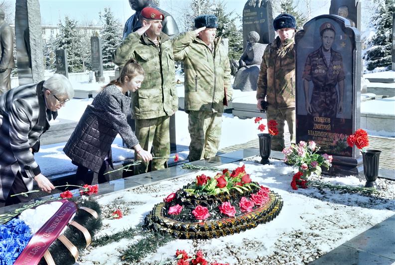 Митинг памяти  старшего лейтенанта Дмитрия Семенова